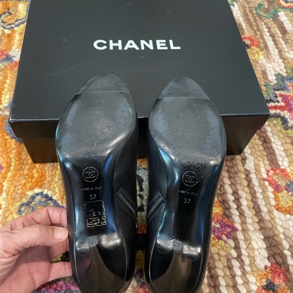๐บ๐๐บ Chanel Black Leather Booties with CC Logo Silver Toe Cap - Picture 9 of 10